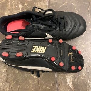 7.5 Nike soccer cleats